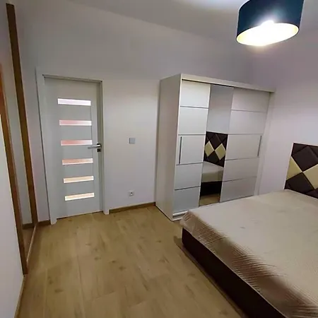 Geodezyjna 72 *